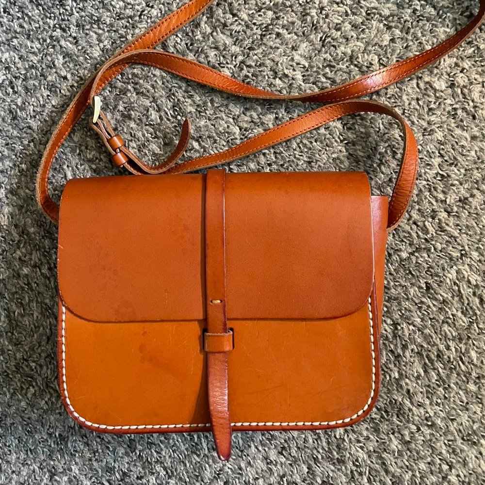 Honey brown leather saddle bag, crossbody bag